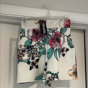 Boohoo High Waist Floral Shorts - White and Pink